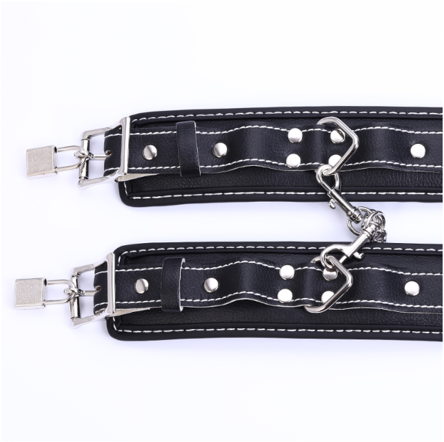 BDSM Комплект - белезници, камшик, каишка, топка за уста, маска за очи (комплект от 9 части)