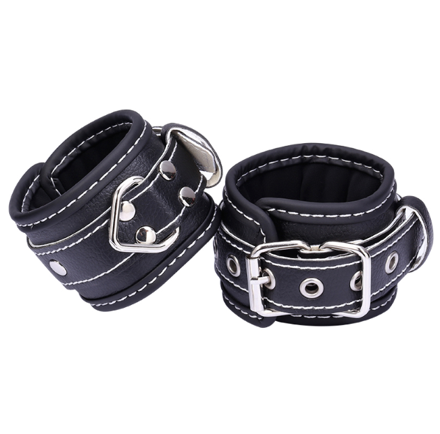 BDSM Комплект - белезници, камшик, каишка, топка за уста, маска за очи (комплект от 9 части)