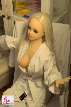 Mirana - eine blonde Miniaturpuppe (DX Value 125 cm d-cup Tpe)